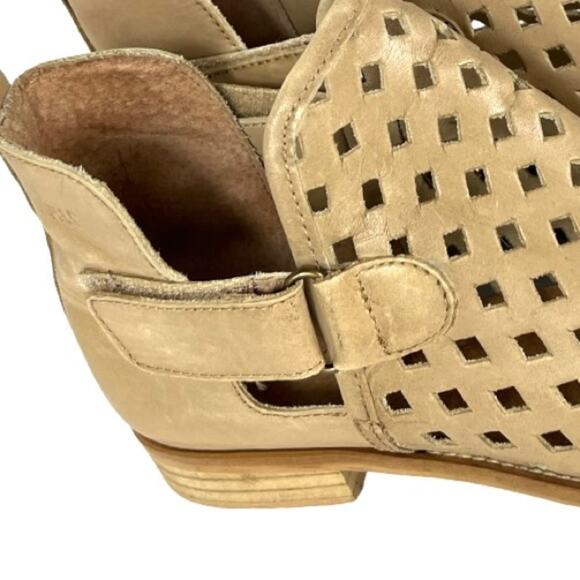 Anthro Musse & Cloud Caila Taupe Cutout Western Flat Ankle Booties Sz 38 / 7.5 - Picture 8 of 10